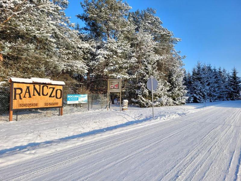 ホテル Osrodek Wypoczynkowy Ranczo オクニンカ エクステリア 写真